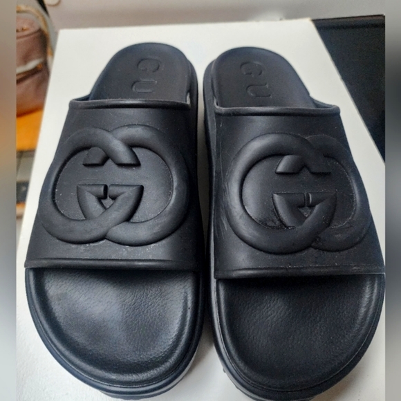 SOLD Men's Gucci Slides Authentic GG embossed rubber flatform slides - Picture 1 of 17